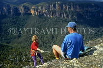 AUSTRALIA, New South Wales, Blue Mountains National Park, two people abseiling, AUS1107JPL