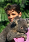 AUSTRALIA, New South Wales, Featherdale Wildlife Park (nr Sydney), tourist cuddling Koala, AUS1088JPL