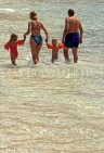 AUSTRALIA, New South Wales, SYDNEY, Bondai beach, family paddling, AUS1045JPL
