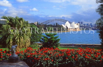 AUSTRALIA, New South Wales, SYDNEY, Opera House & Harbour Bridge, view from Botanical Gardens, AUS608JPL