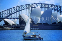 AUSTRALIA, New South Wales, SYDNEY, Opera House, Sydney Harbour Bridge and sailboat, AUS602JPL