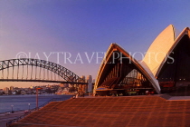 AUSTRALIA, New South Wales, SYDNEY, Opera House and Sydney Bridge, dusk view, AUS1340JPL