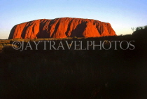 AUSTRALIA, Northern Territory, AYERS ROCK (Uluru), Uluru-Kata Tjuta National Park, dusk view, AUS65JPL