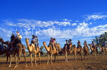 AUSTRALIA, Northern Territory, Alice Springs, visitors on a camel ride, AUS416JPL