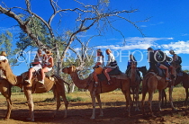 AUSTRALIA, Northern Territory, Alice Springs, visitors on a camel ride, AUS418JPL