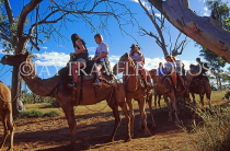 AUSTRALIA, Northern Territory, Alice Springs, visitors on a camel ride, AUS421JPL