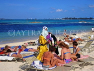 BAHAMAS, New Providence Island, Cable Beach, sunbathers and souvenir sellers, BAH374JPL