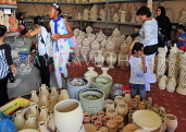 BAHRAIN, A'Ali Pottery Centre (Village), and shoppers, BHR997JPL