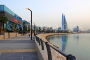 BAHRAIN, Manama, The Avenues shopping and leisure centre, Bahrain Bay promenade, BHR1929JPL