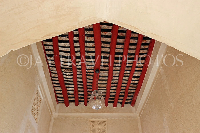 BAHRAIN, Muharraq, Shaikh Isa Bin Ali House, room with traditional roof beams, BHR831JPL