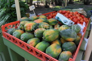 BAHRAIN, Noor El Ain, Garden Bazaar, Farmers Market, Papaya fruit, BHR1862JPL
