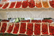 BAHRAIN, Noor El Ain, Garden Bazaar, Farmers Market, Tomato stall display, BHR1878JPL