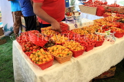 BAHRAIN, Noor El Ain, Garden Bazaar, Farmers Market, Tomato stall display, BHR1879JPL