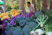 BAHRAIN, Noor El Ain, Garden Bazaar, Farmers Market, purple, yellow, green Cauliflowers, BHR1172JPL