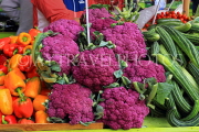 BAHRAIN, Noor El Ain, Garden Bazaar, Farmers Market, purple Cauliflowers, BHR2059JPL