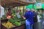BAHRAIN, Noor El Ain, Garden Bazaar, Farmers Market, shoppers at vegetable stall, BHR1162JPL