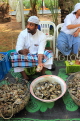 BAHRAIN, Noor El Ain, Grand Bazaar, Farmers Market, man opening oysters, BHR2088JPL