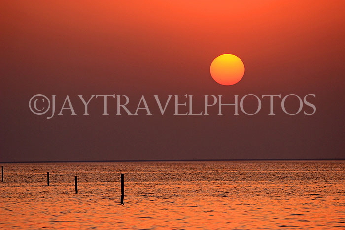 BAHRAIN, coast by Al Jasra, and sunset, BHR616JPL