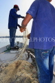 BAHRAIN, coast by Al Jasra, fishermen in boat pulling in net, BHR1404JPL