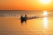 BAHRAIN, coast by Al Jasra, fishing boat at sea, sunset, BHR1398JPL