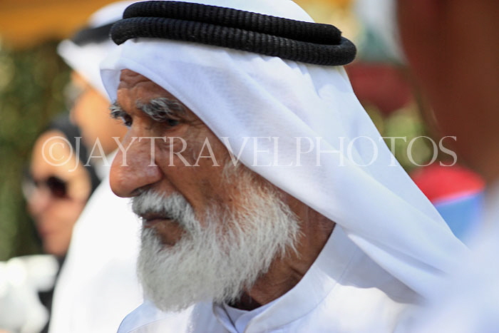 BAHRAIN, man in traditional Arab Keffiyeh attire, BHR1339JPL