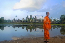 CAMBODIA, Angkor Wat, monk standing in front of temple site, CAM64JPL