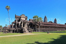 CAMBODIA, Siem Reap, Angkor Wat, temple complex, CAM508JPL