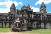 CAMBODIA, Siem Reap, Angkor Wat, temple complex, CAM572JPL