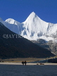 CHINA, Sichuan Province, Yading National Park, horsemand and  Tibetan peak of Yanmaiyang, CH1572JPL