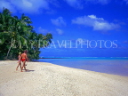 COOK ISLANDS, Aitutaki Islands, Moturakau Island, beach and couple, CI605JPL