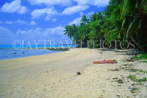 COOK ISLANDS, Aitutaki Islands, Moturakau Island, beach and sunbathers, CI152JPL