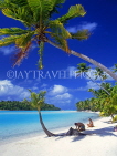 COOK ISLANDS, Aitutaki Islands, Tapuaetai (One Foot Island), beach and coconut trees, CI643JPL