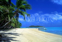 COOK ISLANDS, Aitutaki Islands, Tapuaetai (One Foot Island), beach and coconut trees, CI862JPL