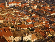 CROATIA, Dubrovnik, Old Town and roof tops, CRO40JPL