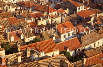 CROATIA, Dubrovnik, Old Town and roof tops, CRO437JPL