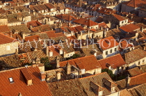 CROATIA, Dubrovnik, Old Town and roof tops, CRO439JPL