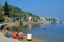 CROATIA, Elaphite Islands (Dubrovnik Coast), KOLOCEP, waterfront and sunbathers, CRO434JPL