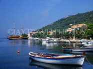 CROATIA, Elaphite Islands (Dubrovnik Coast), SIPAN, island view and boats, CRO372JPL