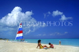 CUBA, Varadero, beach with holidaysmakers and sailboat, CUB203JPL