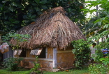 FIJI, Viti Levu Island, traditional Bure (Fijian house) with thatched roof, FIJ1323JPL