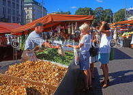 FINLAND, Helsinki, Market Square, vegetable stalls, FIN841JPL