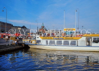 FINLAND, Helsinki, Market Square, waterfront and sightseeing boat, FIN715JPL
