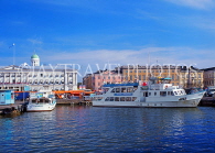 FINLAND, Helsinki, Market Square, waterfront and sightseeing boats, FIN723JPL