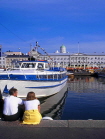 FINLAND, Helsinki, Market Square, waterfront and sightseeing boats, FIN732JPL