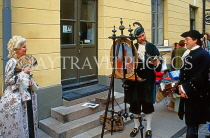 FINLAND, Helsinki, Senate Square, Sofia Day celebrations, people in period attire, FIN861JPL