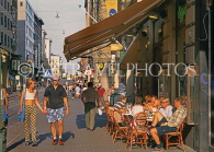 FINLAND, Helsinki, street scene, and outdoor cafe, FIN760JPL