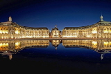 FRANCE, Aquitaine, BORDEAUX, Place de la Bourse and reflection in mirror pool, FRA2140JPL
