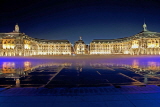 FRANCE, Aquitaine, BORDEAUX, Place de la Bourse and reflection in mirror pool, FRA2141JPL