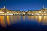 FRANCE, Aquitaine, BORDEAUX, Place de la Bourse and reflection in mirror pool, FRA2142JPL