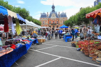 FRANCE, Brittany, SAINT-MALO, Place Bouvet, Marché de St Servan, outdoor market, FRA2701JPL